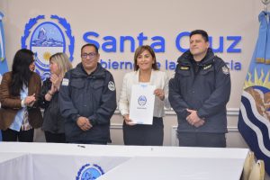 Prácticas profesionalizantes en Santa Cruz: el Gobierno firma convenios para vincular educación y empleo