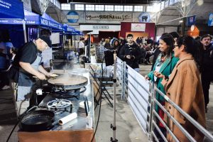 La carne de guanaco gana protagonismo en la Rural con propuestas gastronómicas locales