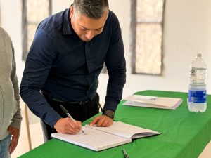 El Gobierno Provincial firmó convenios para extender la red de gas a vecinos de Caleta Olivia