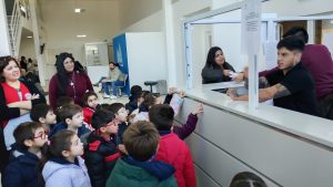 El Registro Civil abre sus puertas a estudiantes para promover el derecho a la identidad