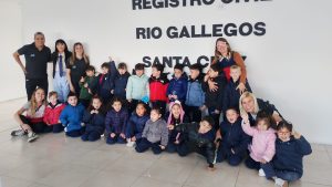 El Registro Civil abre sus puertas a estudiantes para promover el derecho a la identidad