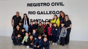 El Registro Civil abre sus puertas a estudiantes para promover el derecho a la identidad