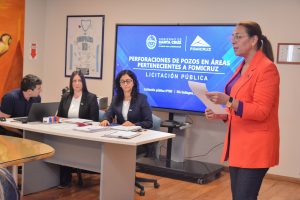 FOMICRUZ realizó la apertura de sobres de la licitación para perforaciones en pozos a diamantina
