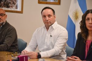 FOMICRUZ realizó la apertura de sobres de la licitación para perforaciones en pozos a diamantina