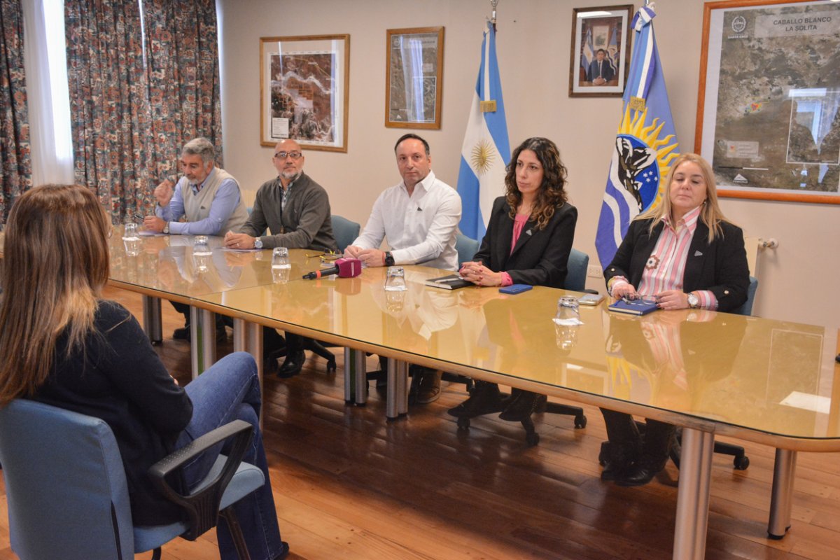 FOMICRUZ realizó la apertura de sobres de la licitación para perforaciones en pozos a diamantina