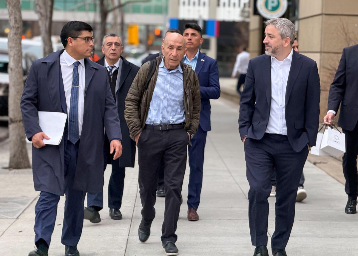 “Vamos a acompañar cada proyecto que impulse el crecimiento de Santa Cruz”, afirmó Llugdar en Canadá