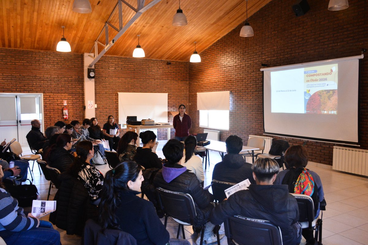 “De residuos a la huerta en climas fríos”, fue la primera actividad de agenda de “Compostando en Otoño”