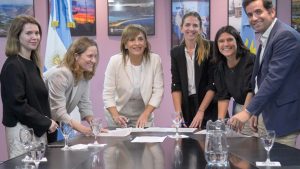 Santa Cruz firmó un acuerdo para fortalecer la alfabetización con acompañamiento técnico y formación docente