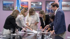 Santa Cruz firmó un acuerdo para fortalecer la alfabetización con acompañamiento técnico y formación docente