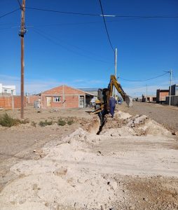 Servicios Públicos, junto a los vecinos, ejecuta nueva obra de agua en Pico Truncado