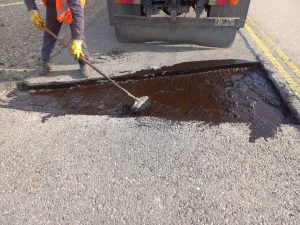 El Distrito Vial Gobernador Gregores lleva adelante trabajos sobre la Ruta Nacional N° 40