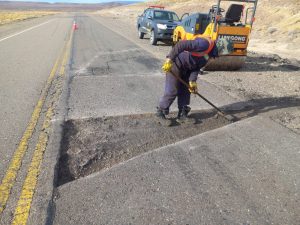 El Distrito Vial Gobernador Gregores lleva adelante trabajos sobre la Ruta Nacional N° 40