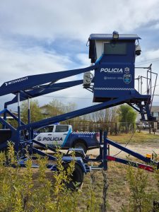Seguridad instaló una torre de vigilancia móvil en el barrio El Faro de Río Gallegos