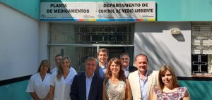 Autoridades de Santa Cruz visitaron la fábrica municipal de medicamentos