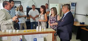 Autoridades de Santa Cruz visitaron la fábrica municipal de medicamentos