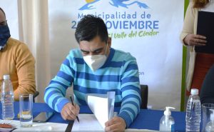 El Gobierno de Santa Cruz firmó convenio con la Municipalidad de 28 de Noviembre para la extensión de redes