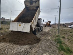 Avanza la labor de Vialidad Provincial en el Barrio Padre Olivieri de Río Gallegos