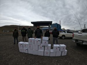Vialidad Provincial entregó kits de ayuda humanitaria de la Cruz Roja a las localidades de la Cuenca Carbonífera