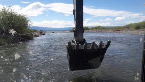 Se realizan tareas de contención del Río Los Antiguos