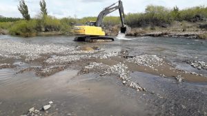 Se realizan tareas de contención del Río Los Antiguos