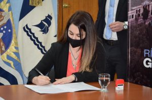 El Gobierno de Santa Cruz firmó convenio con la Municipalidad de Río Gallegos para incorporar 700 familias a la red de gas