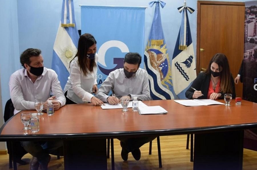 El Gobierno de Santa Cruz firmó convenio con la Municipalidad de Río Gallegos para incorporar 700 familias a la red de gas