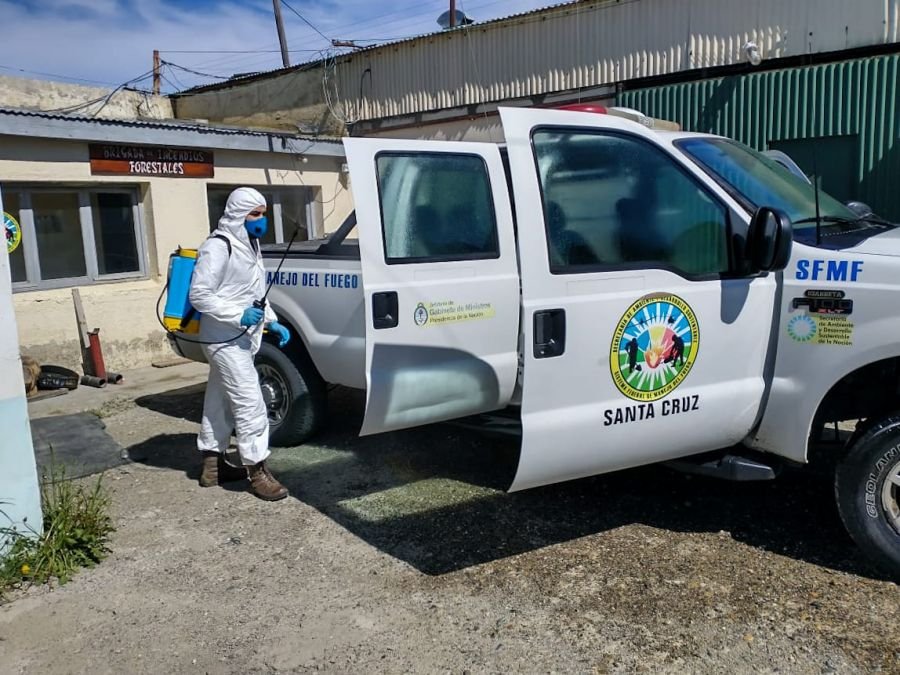 Vialidad Provincial continúa realizando la sanitización de los edificios públicos de Río Gallegos