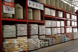 El Gobierno notificó a los corralones para que informen sobre la provisión de insumos