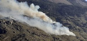 Vialidad Provincial articula acciones para ayudar a sofocar incendio en Bosques de Cañadón del Río Oro