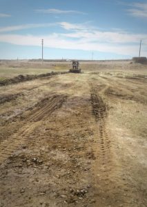 Vialidad Provincial realizó tareas de mantenimiento en la cancha del Club Independiente
