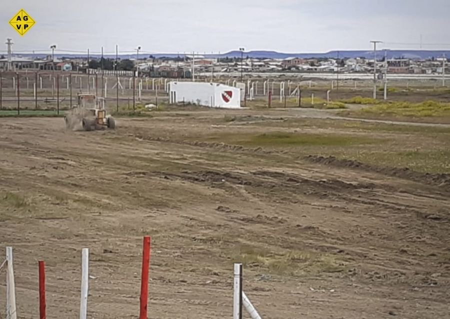 Vialidad Provincial realizó tareas de mantenimiento en la cancha del Club Independiente