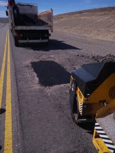 Vialidad Provincial realiza tareas de bacheo en la Ruta Nacional Nº 40