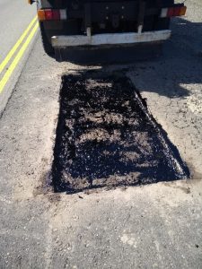 Vialidad Provincial realiza tareas de bacheo en la Ruta Nacional Nº 40