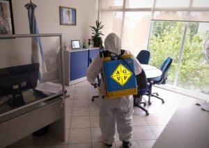 Continúa la sanitización de edificios públicos de Río Gallegos