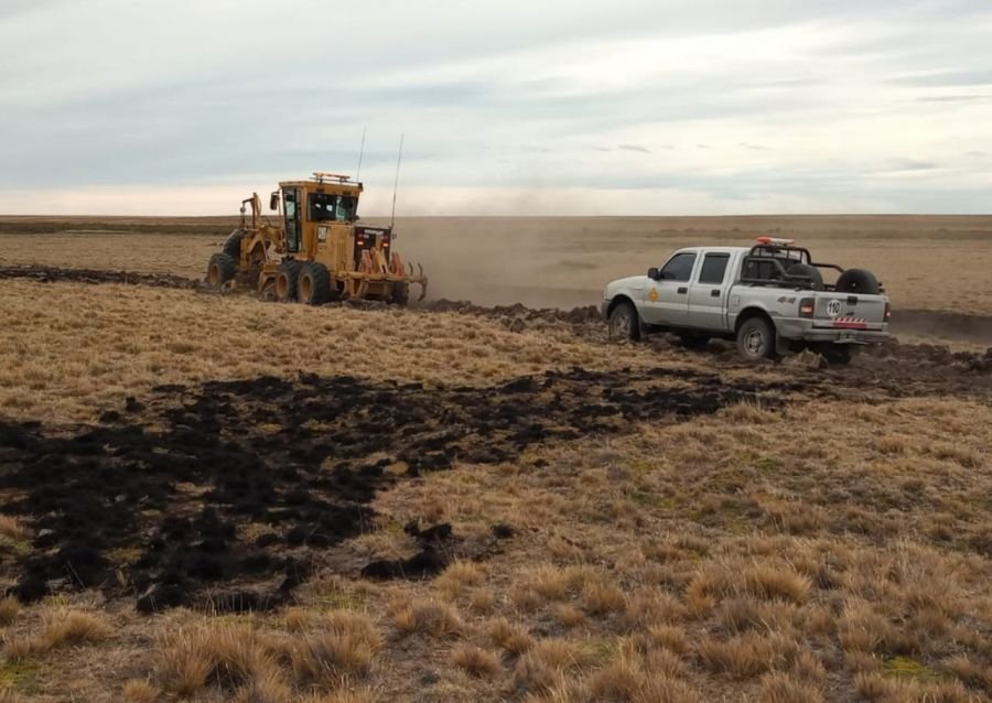 Vialidad Provincial participó de la labor que se concretó para sofocar incendio en Estancia Punta Loyola