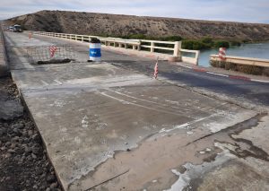 Autoridades de Vialidad Provincial supervisaron obra en el puente de la Ruta Nacional Nº 3