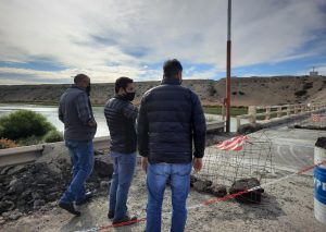 Autoridades de Vialidad Provincial supervisaron obra en el puente de la Ruta Nacional Nº 3