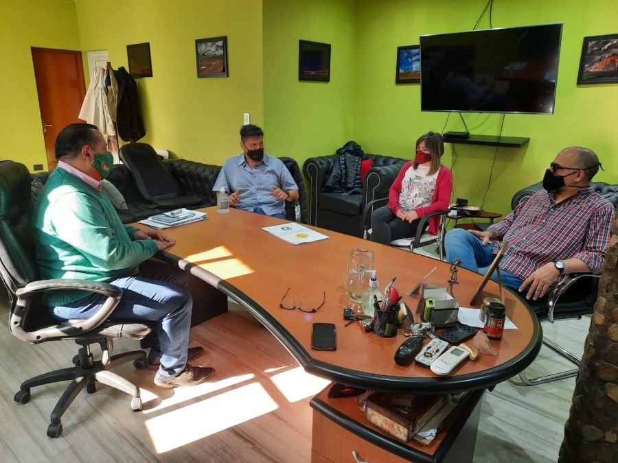 Autoridades de Vialidad Provincial se reunieron con el intendente de Los Antiguos