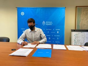 El Gobierno renovó el convenio de mantenimiento y conservación de rutas de Santa Cruz