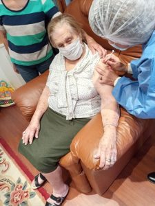 Vacunaron a adultos mayores de 80 años en Perito Moreno