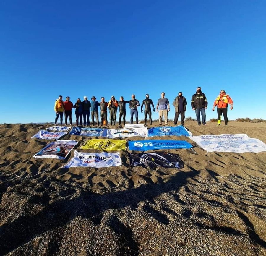 Vialidad Provincial presente en la travesía de nadadores de Santa Cruz