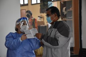Comenzó la vacunación a personas mayores de 75 años en Santa Cruz