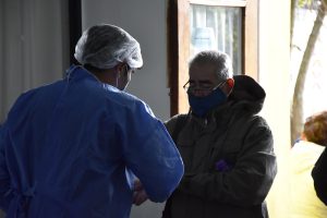 Se desarrolla la primera jornada de vacunación para mayores de 75 años en el Complejo Cultural de Rio Gallegos