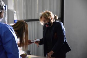 Se desarrolla la primera jornada de vacunación para mayores de 75 años en el Complejo Cultural de Rio Gallegos