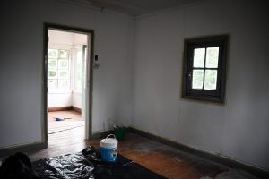 Cultura inspecciona las tareas de restauración de la casa histórica del Aeroclub de Río Gallegos