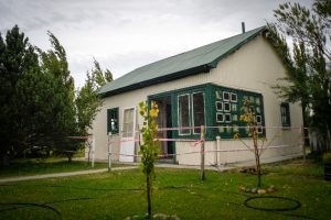 Cultura inspecciona las tareas de restauración de la casa histórica del Aeroclub de Río Gallegos