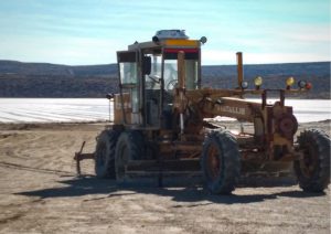 Vialidad Provincial trabaja en la cosecha y acopio de sal de cara al Plan Invernal 2021