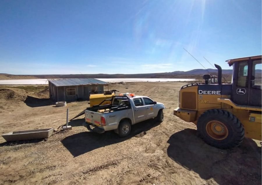 Vialidad Provincial trabaja en la cosecha y acopio de sal de cara al Plan Invernal 2021