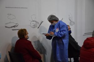 Concretaron la primera jornada de vacunación para mayores de 70 años en el Complejo Cultural de Rio Gallegos