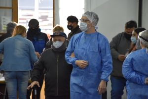 Concretaron la primera jornada de vacunación para mayores de 70 años en el Complejo Cultural de Rio Gallegos